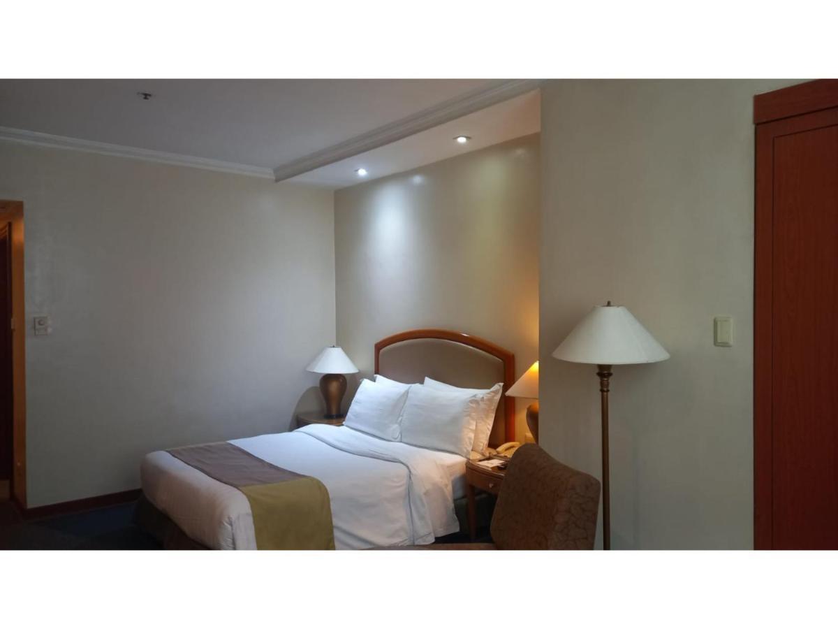 Capital O 914 Makati Palace Hotel ماكاتي المظهر الخارجي الصورة