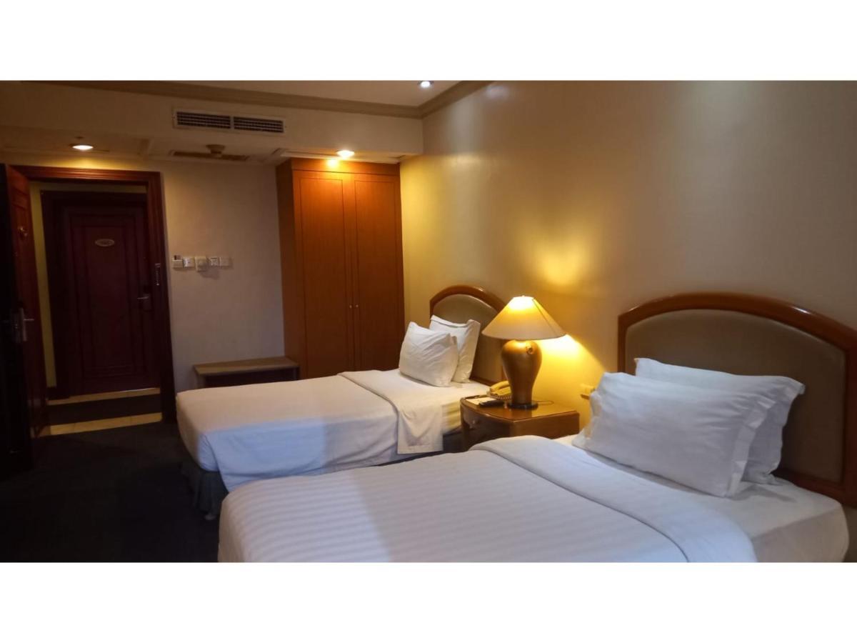 Capital O 914 Makati Palace Hotel ماكاتي المظهر الخارجي الصورة