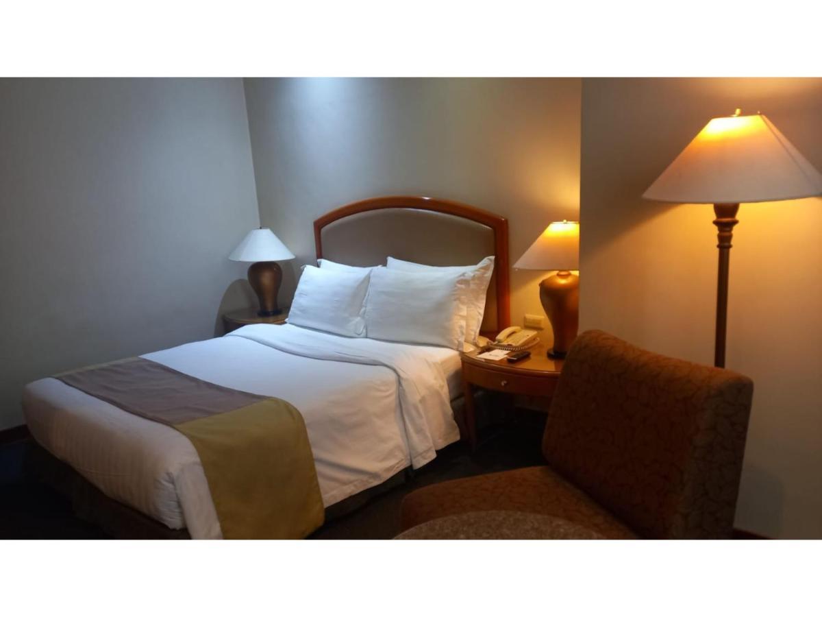 Capital O 914 Makati Palace Hotel ماكاتي المظهر الخارجي الصورة